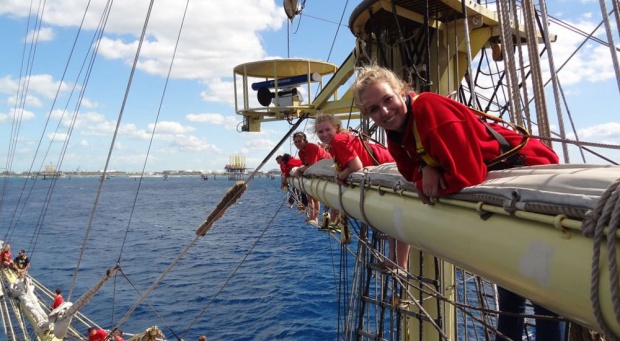 Mit jelent: sail training?