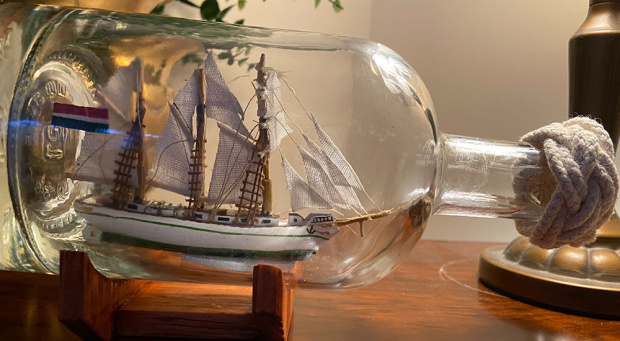STS MAGYAR in a bottle