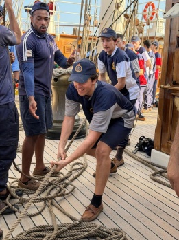 Erdélyi magyar egyetemista az Ománi Királyi Haditengerészet Shabab Oman II iskolahajójának útján vett részt