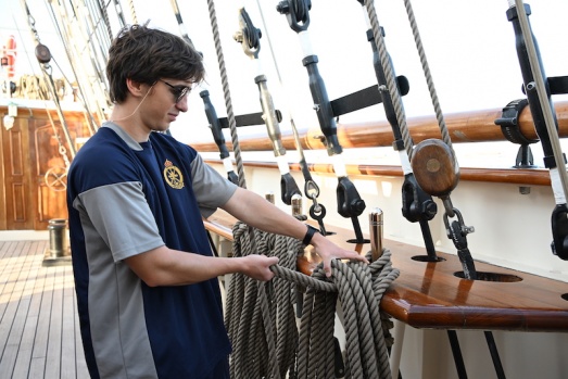 Erdélyi magyar egyetemista az Ománi Királyi Haditengerészet Shabab Oman II iskolahajójának útján vett részt